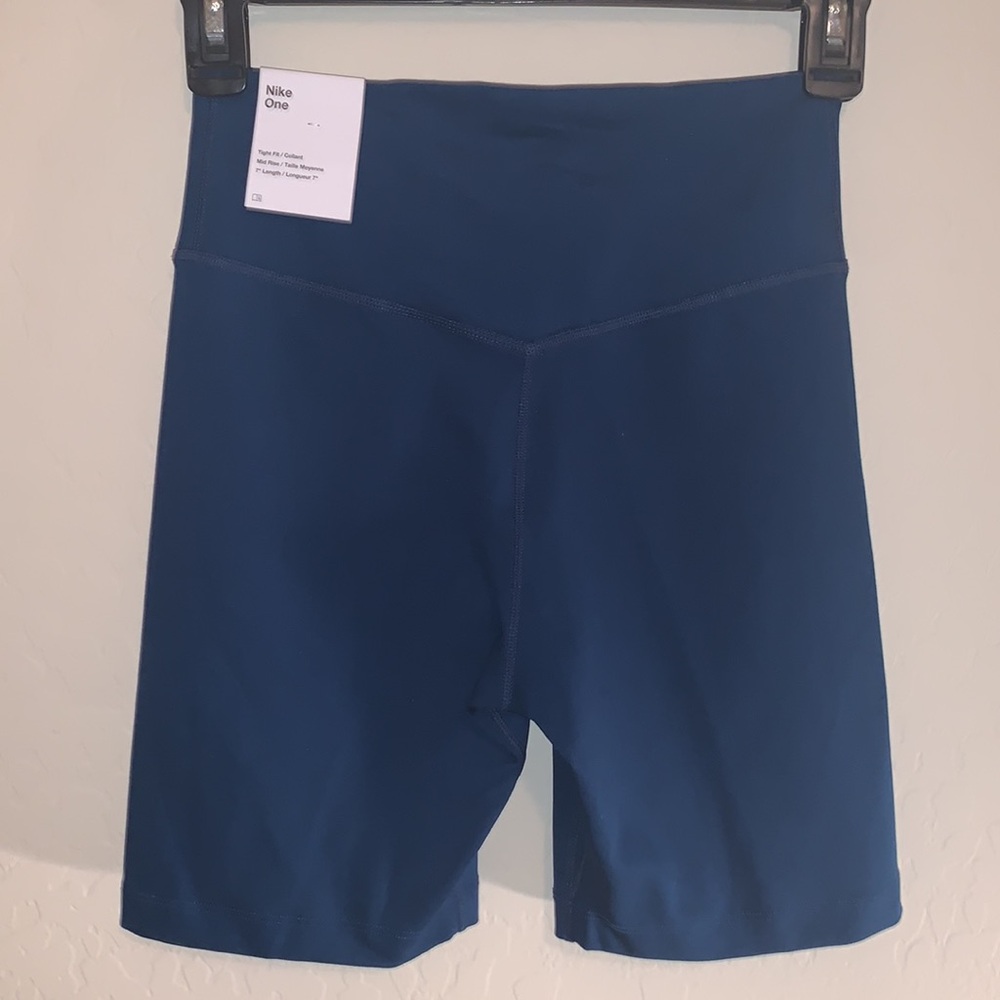 NIKE DRI-FIT BRAND NEW WITH TAGS SIZE XS MID RISE COMPRESSION SHORTS - Picture 3 of 7